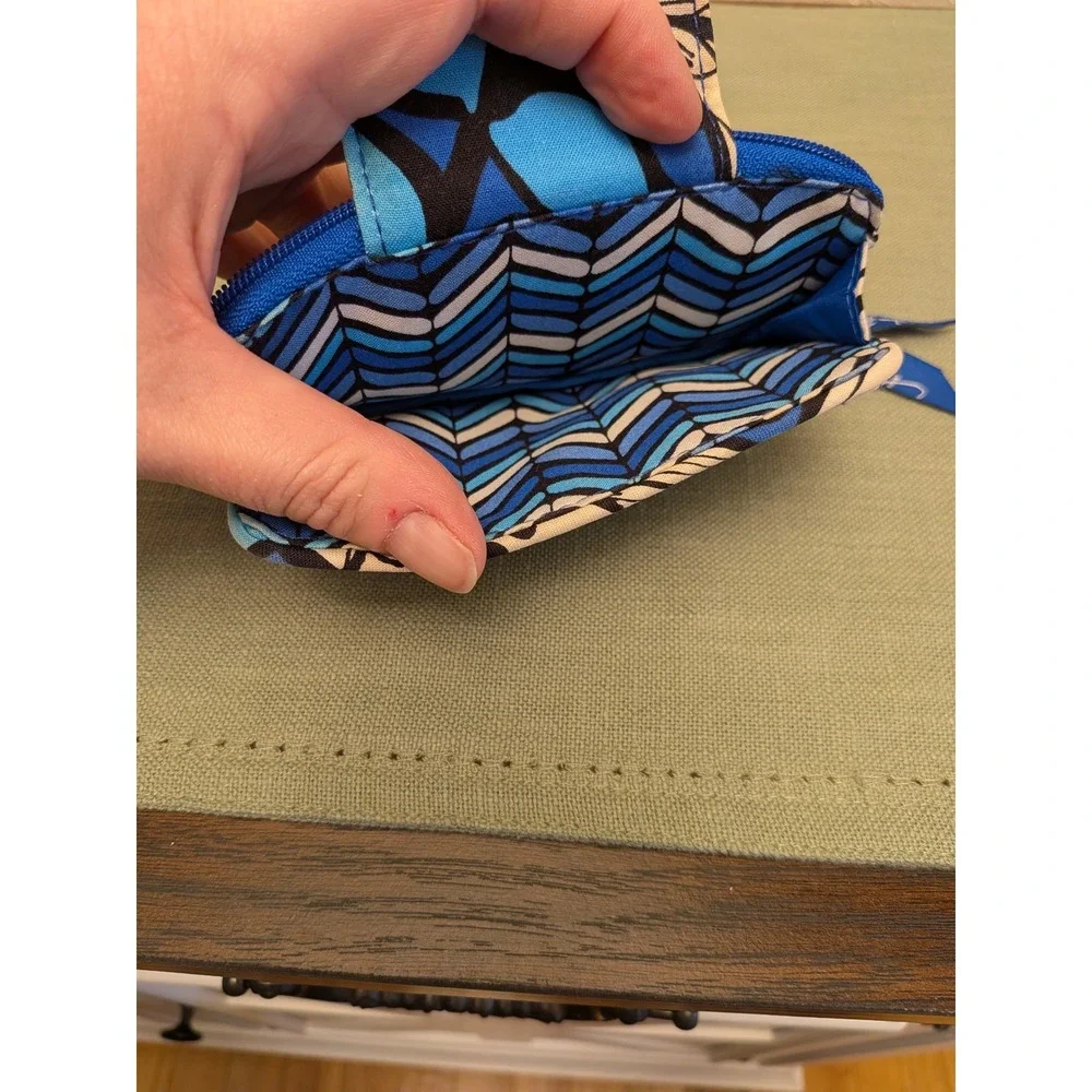 Vera Bradley Wristlet Wallet Blue Floral ID‎ Window Card Slots Zip Pouch